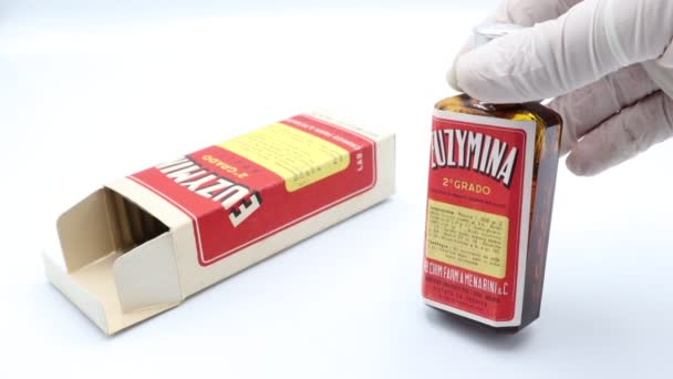 Pescara Itálie Dubna 2019 Vintage Medicine Euzymina Treatment Gastritis Produkt — Stock video