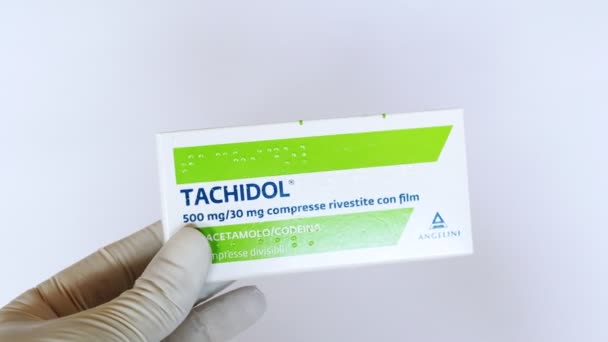 ローマ イタリア 2022年2月10日 タチドール錠の箱 タチドールにはパラセタモールとコデイン 痛みを治療するための薬が含まれています イタリアのアンジェリーニファーマによって製造 — ストック動画