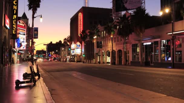 加利福尼亚州好莱坞 2019年10月8日 日出在Tcl中国戏剧学院 Capitan剧场和好莱坞高地中心附近的好莱坞大道 — 图库视频影像