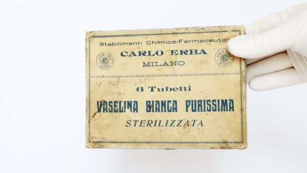 Mailand Italien März 2022 Vintage 1920Er Schachtel Mit Reinweißer Vaseline — Stockvideo