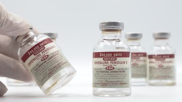 Rzym Włochy Listopada 2021 Vintage 1951 Fiolka Penicillin Wyprodukowana Przez — Wideo stockowe