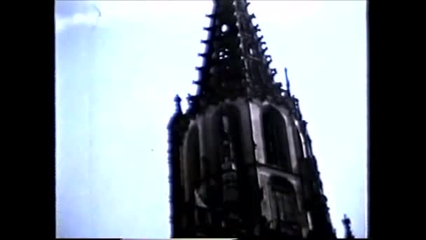 Berna Suiza 1960 Fachada Portal Catedral Mosesbrunnen Fuente Moisés Estatua — Vídeos de Stock