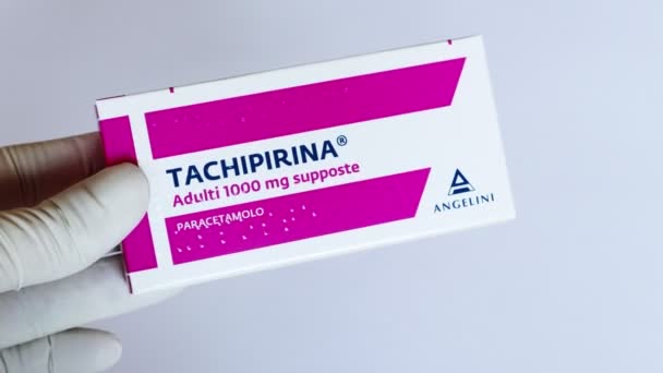 意大利罗马 2022年2月10日 一盒Tachipirina 1000毫克栓剂 Tachipirina包含扑热息痛 治疗发烧和疼痛的药物 意大利Angelini Pharma制造 — 图库视频影像