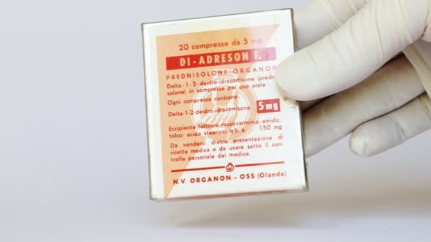 Рим Італія Лютого 2022 Vintage 1956 Adreson Prednisolone Tablets Medicine — стокове відео