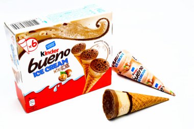 Pescara, İtalya 7 Mayıs 2020 Kinder Bueno Dondurması. Kinder, Ferrero 'nun bir gıda ürünüdür. Kinder Dondurması, Ferrero ve Unilever arasındaki bir işbirliğidir.