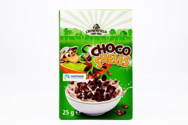 Pescara, İtalya 10 Şubat 2021: LIDL Supermarket zinciri tarafından satılan CROWNFIELD Choco Shell Cereals