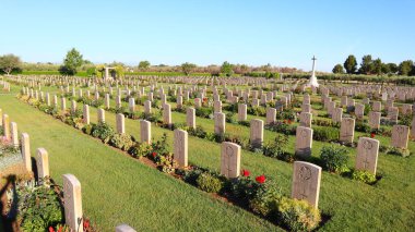 Sangro Nehri Savaş Mezarlığı, Chieti ilinin Torino di Sangro ilçesindeki Contrada Sentinelle 'de yer alır.