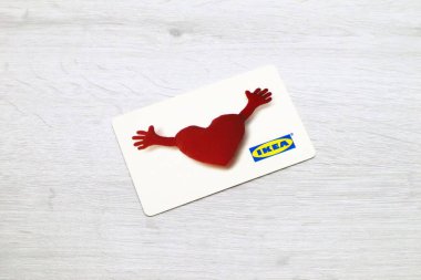 Pescara, İtalya 7 Eylül 2019: IKEA Katalogları. IKEA dünyanın en büyük mobilya perakendecisi ve mobilya montajına hazır satıyor..