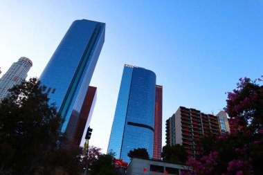 Los Angeles, California - 3 Ekim 2019: LOS ANGELES Gökdelenleri gün batımında