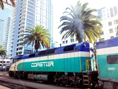 SAN DIEGO, California - 12 Eylül 2018: San Diego, Kaliforniya Santa Fe İstasyonunda Kıyı treni
