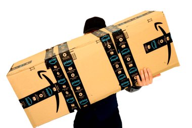 Los Angeles, ABD 24 Şubat 2021: AMAZON Nakliye Karton Kutusu. Amazon, çok uluslu bir elektronik ticaret şirketidir.