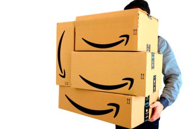 Los Angeles, ABD 24 Şubat 2021: AMAZON Karton Kutular. Amazon, çok uluslu bir elektronik ticaret şirketidir.