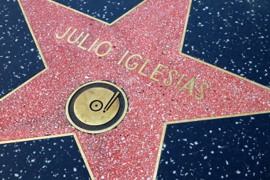 Hollywood, California - 20 Mayıs 2019: Hollywood Bulvarı, Los Angeles, Kaliforniya 'da Hollywood Şöhret Yolu' nda JULIO IGLESIAS 'ın yıldızı