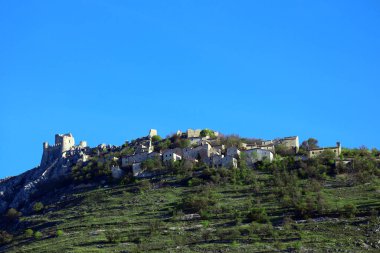 İtalya 'nın orta kesimindeki Abruzzo bölgesinde L' Aquila eyaletindeki Calascio manzarası