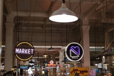 Los Angeles, California - 13 Mayıs 2019: Los Angeles şehir merkezinde yer alan GRAND CENTRAL MARKET 'in içerisi