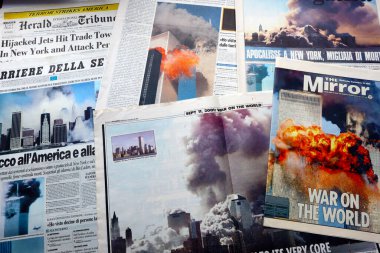 New York, ABD Eylül 2001: Uluslararası Gazeteler 11 Eylül 2001 saldırısıyla ilgili başlıklar