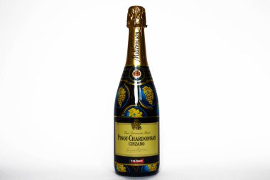 Roma, İtalya 4 Aralık 2021 Pinot-Chardonnay CINZANO İtalyan Köpüklü Şarap Spumante. Cinzano, Campari Grubu tarafından İtalya 'da yapıldı.