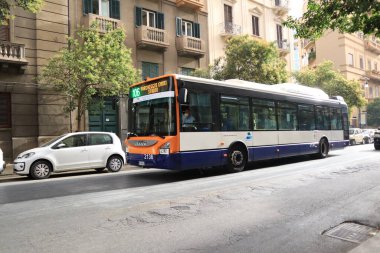 Palermo, Sicilya (İtalya): Palermo şehir merkezinde AMAT Yerel Otobüs