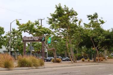 VENICE, Los Angeles, California - 14 Mayıs 2019: Venedik, Kaliforniya 'daki AMERICA CENTENNIAL PARK' a bakış