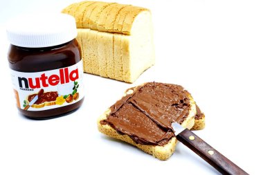  NUTELLA kavanozu, Fındık Spread with Cocoa prodüksiyon Ferrero