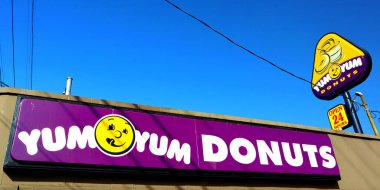 Los Angeles, Kaliforniya 10 Ekim 2019 Melrose Caddesi, Los Angeles 'taki Yum Yum Donut Dükkanı