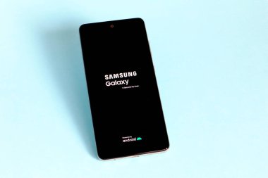 Roma, İtalya 4 Nisan 2022: Samsung Galaxy A52, Mart 2021 'de Hindistan' da piyasaya sürüldü. Samsung Elektronik Şirketi, Güney Kore.