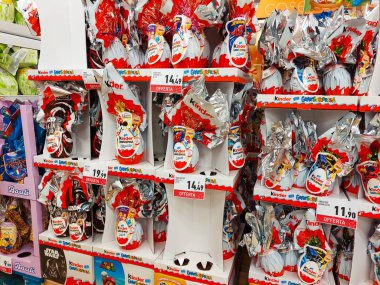Roma, İtalya: Süpermarkette Daha Sürpriz Çikolata Yumurtaları