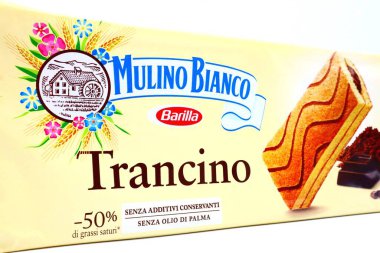 Pescara, İtalya 29 Ağustos 2019: Çikolatalı Mulino Bianco Trancino Sponge Pastası. Mulino Bianco, Barilla tarafından İtalya 'da üretilen bir üründür.