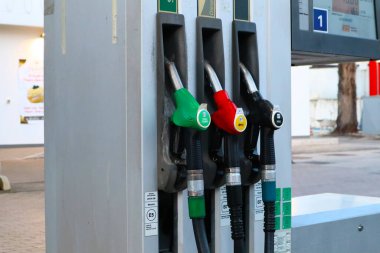 Pescara, İtalya 16 Mart 2022 Q8 Benzin İstasyonu. Kuveyt Petrol Uluslararası
