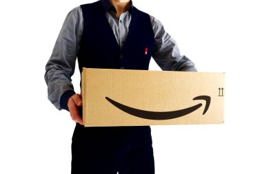 Los Angeles, ABD 24 Şubat 2021: AMAZON Nakliye Karton Kutusu. Amazon, çok uluslu bir elektronik ticaret şirketidir.