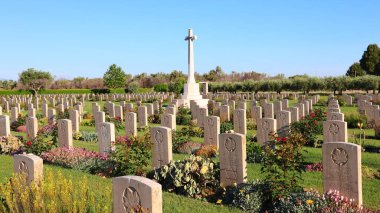 Sangro Nehri Savaş Mezarlığı, Chieti ilinin Torino di Sangro ilçesindeki Contrada Sentinelle 'de yer alır.