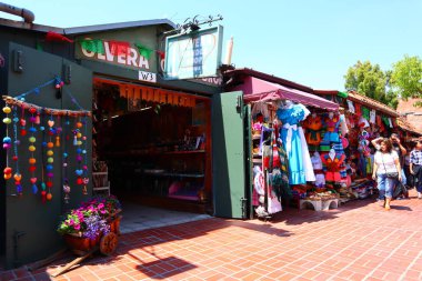 Los Angeles, Kaliforniya - 12 Mayıs 2019: Los Angeles Olvera Caddesi 'ndeki ünlü Meksika mahallesi ve pazarı