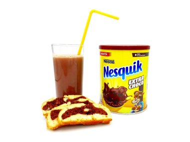 Pescara, İtalya - 18 Şubat 2019: NESQUIK Çikolata Tozu. Nesquik, Nestle tarafından üretilen bir markadır.