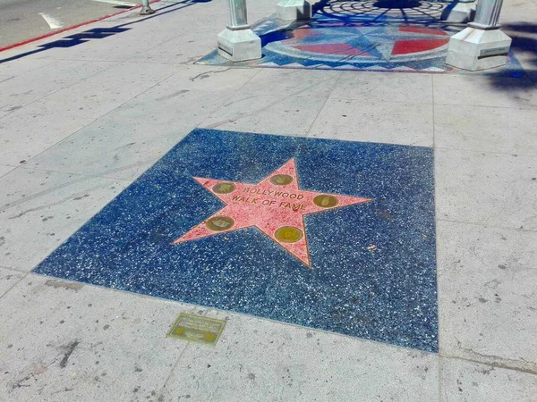 ハリウッド ロサンゼルス カリフォルニア州 2018年9月19日 ハリウッド ウォーク フェーム ハリウッドの4人の女性の歩道に埋め込まれた最初の5点のテラッツォと真鍮の星 — ストック写真