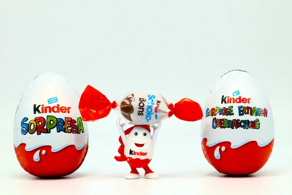 Pescara Italien November 2019 Chokladägg Med Kinderino Eggman Mascot Kinder — Stockfoto