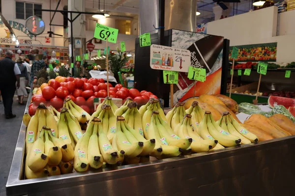 Los Angeles, California - 13 Mayıs 2019: Los Angeles şehir merkezinde yer alan GRAND CENTRAL MARKET 'in içerisi