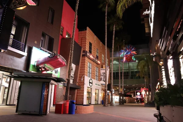 Universal City Los Angeles カリフォルニア州 2019年5月12日 ユニバーサル スタジオ シティウォークのエンターテイメント地区と小売地区の夜景 — ストック写真