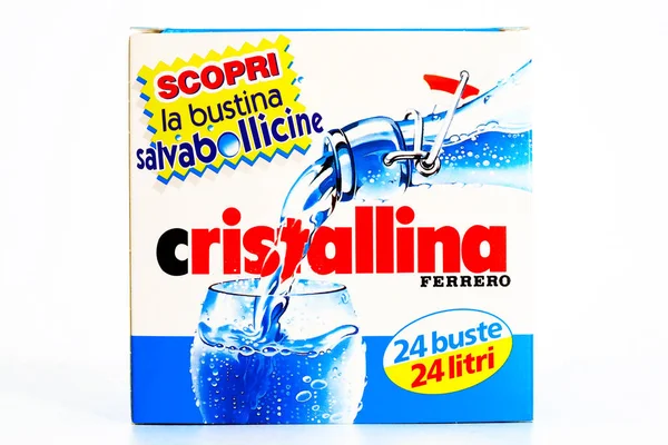 ペスカーラ イタリア2021年2月17日 Cristalina炭酸輝く水の粉末 クリスタリーナはフェレロのイタリアのブランドです — ストック写真