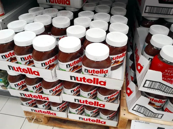 Alba Itália Janeiro 2021 Nutella Jars Hazelnut Spread Cocoa Nutella — Fotografia de Stock