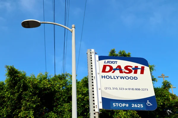 Hollyward カリフォルニア州 2019年10月10日 Ladot Dashロサンゼルスのハリウッドでバス停標識 — ストック写真