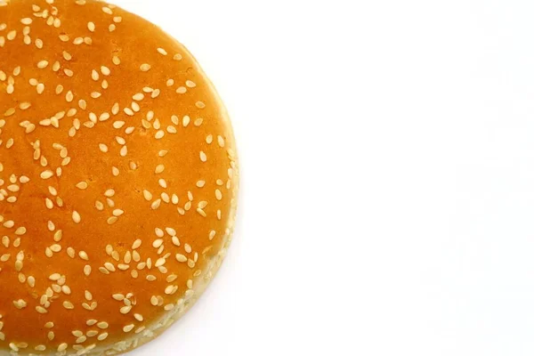 Hamburger Bun Sezamem Izolowane Białym Tle — Zdjęcie stockowe