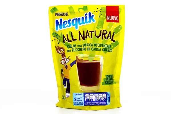 Pescara, İtalya - 30 Kasım 2019: NESQUIK Çikolata Tozu. Nesquik, Nestle tarafından üretilen bir markadır.