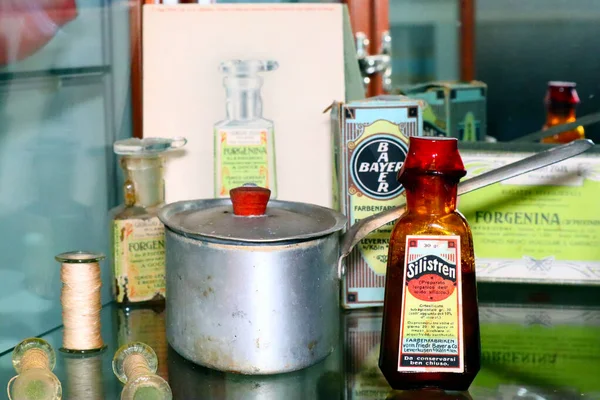 stock image Vintage old Medicines display