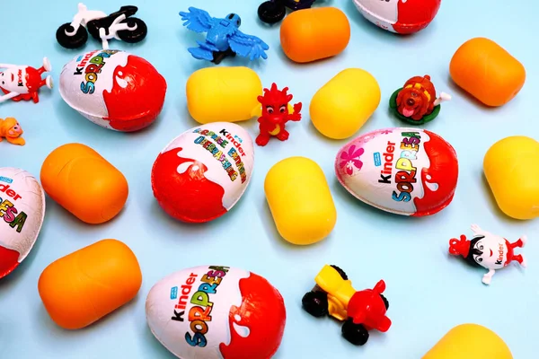 Alba Itálie Března 2021 Kinder Surprise Chocolate Eggs Kinder Surprise — Stock fotografie