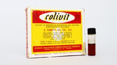Roma, İtalya 18 Şubat 2022: 1940 'ların klasik dizanteri tedavisi için Bakteriyel Escherichia coli lisates ile birlikte. ABC Farmaceutici, Biyolojik Kemoterapi Enstitüsü - Torino
