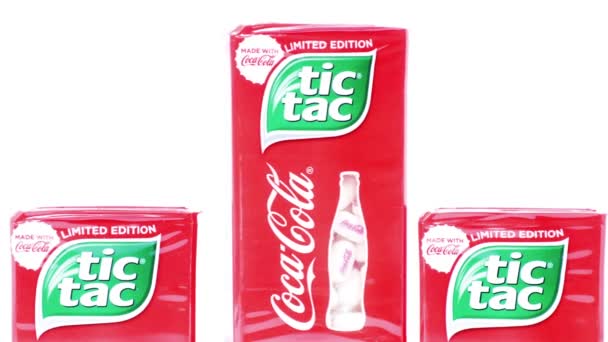Пескара Италия Декабря 2019 Года Ограниченное Издание Tic Tac Coca — стоковое видео