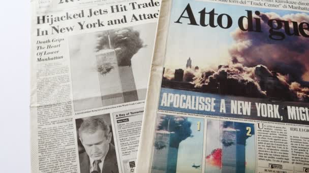 Nova Iorque Eua Setembro 2001 Manchetes Jornais Internacionais Sobre 2001 — Vídeo de Stock