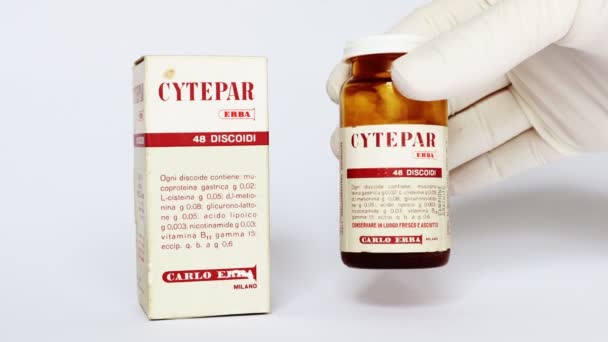 意大利米兰 2022年3月3日 1962年产的Cytepar Erba 用于治疗肝硬化 肝炎的胃粘膜蛋白 尼古丁酰胺 甲基苯丙胺 维生素B12药物 Carlo — 图库视频影像