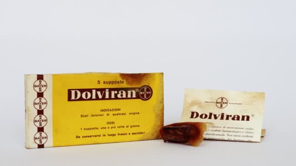 Ρώμη Ιταλία Φεβρουαρίου 2022 Vintage Υπόθετα Dolviran Του 1950 Φάρμακο — Αρχείο Βίντεο
