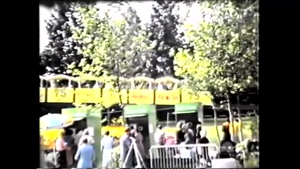 Verhoogde Trein Roller Coster 8Mm Vintage 1970 Film — Stockvideo